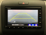 バックでの車庫入れも安心です! リアカメラが付いているバックモニター付のナビを装備しております。操作線もついており距離感も画面から確認できます。