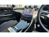 【メモリー付パワーシート】シートをかたどった調整スイッチはメルセデス・ベンツが特許を持っています。様々な体型の乗員に合わせた、きめ細かい調整が可能になっています。