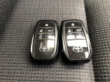 スマートキー2個あります。家族で共有すれば、自宅の駐車場での入替や、旅行先での運転交代など大変便利ですよ。