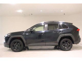 ■4WD■  オフロードや雪道などの滑りやすい路面でも安心して走行できます。
