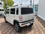 後退時ブレーキサポートです。リヤバンパーに搭載した4つのセンサーで後方の障害物をブザー音とメーター表示で障害物をお知らせ。衝突被害軽減ブレーキが作動し衝突の回避または衝突時の被害を軽減します。