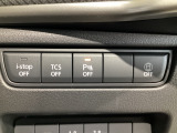 TCS(トラクションコントロールシステム)で安全運転をサポート!その他パーキングセンサースイッチのON/OFFも設定可能!