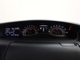 とっても見やすいメーターです。夜間時はラグジュアリーな気分にさせてくれる照明が魅力ですので、夜のドライブも楽しみになりますよ♪