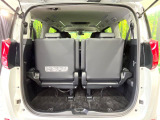 普段のお買い物や通勤、送迎等に十分な荷室スペースを確保しております。セカンドシートを倒すと、大きな荷物の積載も可能です♪