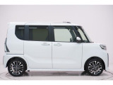 県内13店舗にて常時500台以上ダイハツ車を展示中です。見て、触って、納得のいく一台をぜひ見つけてください。