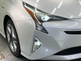 【LEDヘッドライト】悪天候や夜間走行時も良好な視界を確保し安心して運転できる高輝度LEDヘッドライトを装備!点灯速度が早く、消費電力も抑えられています。