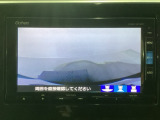 【バックカメラ】運転が苦手な方も車庫入れラクラクです!ギアをリバースに入れれば自動的に切り換わりますので、面倒な操作は不要です♪狭い駐車場もお車を傷つけず安心ですね!