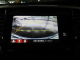 バックカメラの画像です。ガイドラインがスムースな車庫入れをサポートいたします。車庫入れの安心感がアップしますね。