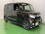 大きく開くスライドドアで狭い場所でも隣を気にすることなく楽に乗り降りできます