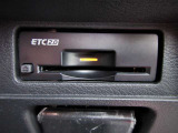 スッキリと収まったETC2.0ユニット。 やはり便利さからマストアイテムになってきましたね。