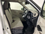 運転席側にはシートリフター機能が付いております。自分のスタイルに合った運転姿勢がとれ、快適に運転することができます。