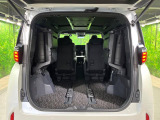 普段のお買い物や通勤、送迎等に十分な荷室スペースを確保しております。セカンドシートを倒すと、大きな荷物の積載も可能です♪