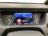 デジタル表示のスピードメーターとタコメーター、燃費やオドメーターなどの表示の他に、ホンダセンシング機能などの表示もできる多機能なマルチインフォメーション・ディスプレイです。