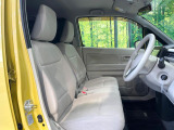 運転席まわりには十分なスペースがあり、大柄な方でもゆったり運転していただける環境です。