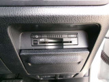 ETC車載器を装備しています。高速道路の料金所もストレスなく通行できます。すっきりとしたビルトインタイプですよ。