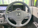 インテリアに合わせたデザインのステアリングは、運転される方のことも考え、運転しやすい形状、大きさです。是非一度、実際に触ってお確かめください。