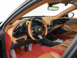 こちらは左ハンドルのお車でございます。内装色はCuoioを選択しております。
