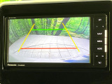 【バックカメラ】駐車時に後方がリアルタイム映像で確認できます。大型商業施設や立体駐車場での駐車時や、夜間のバック時に大活躍!運転スキルに関わらず、今や必須となった装備のひとつです!