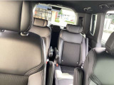 室内も広々としており、座席もしっかりとした設計です。