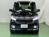 LEDヘッドライトを装備しています。LEDヘッドライトはとても明るく、雨の日や夜間走行も安全・安心です。オートライトコントロール付きで周囲の明るさに応じて自動で点灯・消灯します