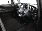 見通しのよいすっきりとした視界で、誰でも運転しやすいです。運転のしやすさは疲れにくさにも繋がりますよ♪