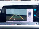 前後パーキングセンサー&リアビューカメラで、車庫入れも安心です。パーキングセンサーは音だけでなくモニターで接近情報を確認出来てより安心です。