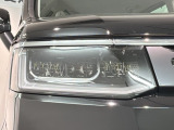 LEDヘッドライトは、点灯の瞬間から最大光量を発揮し、突然暗くなるトンネルなどでの安定感を高めます。