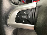 運転中、オーディオの操作をしてて、ハッとしたことはありませんか?ステアリングスイッチは、運転中でもハンドルでオーディオの操作が可能です。安全なドライブをサポートします。
