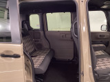 スライドドアだから、隣の車との距離が近い駐車場でも安心。チャイルドシートへの乗せ降ろしや、大きな荷物の積み込みもストレスなく行えます。