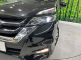 【LEDヘッドライト】悪天候や夜間走行時も良好な視界を確保し安心して運転できる高輝度LEDヘッドライトを装備!点灯速度が早く、消費電力も抑えられています。