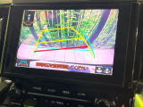【バックカメラ】駐車時に後方がリアルタイム映像で確認できます。大型商業施設や立体駐車場での駐車時や、夜間のバック時に大活躍!運転スキルに関わらず、今や必須となった装備のひとつです!