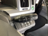 【オートライト(AUTO)】外の明るさをシステムが感知して、自動でヘッドライトが点灯します。ヘッドライトつけ忘れを防ぐ便利機能です