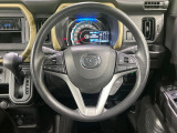 インテリアに合わせたデザインのステアリングは、運転される方のことも考え、運転しやすい形状、大きさです。是非一度、実際に触ってお確かめください。