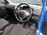 運転席のドアを開け、乗り込む際のイメージです。