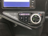 オートエアコンは温度を設定するだけで、自動で風量などを設定してくれます。運転しながら操作も必要ないので、安全性も向上します。