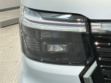 LEDヘッドライトは、点灯の瞬間から最大光量を発揮し、突然暗くなるトンネルなどでの安定感を高めます。