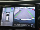 アラウンドビューモニターで運転席からクルマの前後左右の状況を確認できます。