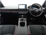 ◆視界広々で非常に運転しやすくロングドライブでも疲れを感じさせないすっきりとまとまったインパネ周りです。