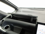 室内に小物を入れる収納スペースがあれば車内が片付きますね☆