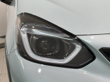 LEDヘッドライトは、点灯の瞬間から最大光量を発揮し、突然暗くなるトンネルなどでの安定感を高めます。