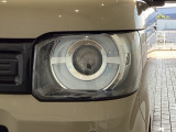 LEDヘッドライトは、点灯の瞬間から最大光量を発揮し、突然暗くなるトンネルなどでの安定感を高めます。