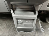 急なスマホやタブレットの充電に役立つタイプCソケットがございます。