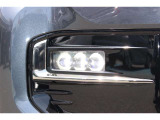 LEDフォグライトは省電力で荒天時に車両の直近をワイドに照らしてくれます。