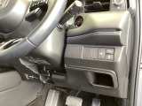 左側に高速で便利なETCがあり、横滑りを防ぐVSAなどのスイッチは、運転席の右側、手の届きやすい位置にあります。