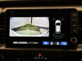 リバースギアに入れるだけで後方の表示へ切り替わります。夜間や雨の日の駐車も楽になりますよ。
