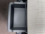 助手席シートアンダーボックス