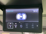 【12.8型フリップダウン】大画面モニターで後席でもエンタメをお楽しみいただけます。家族や友人とお出かけする機会が多い方に大人気です♪