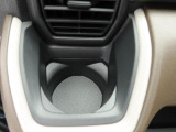 カップホルダーは運転席や助手席からちょうど手の届く位置です!!