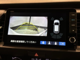リバースギアに入れるだけで後方の表示へ切り替わります。夜間や雨の日の駐車も楽になりますよ。