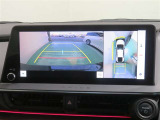 パノラミックビューモニター搭載。カメラで車両周囲の状況を映し出すため、狭い場所での駐車などに役立ちます。